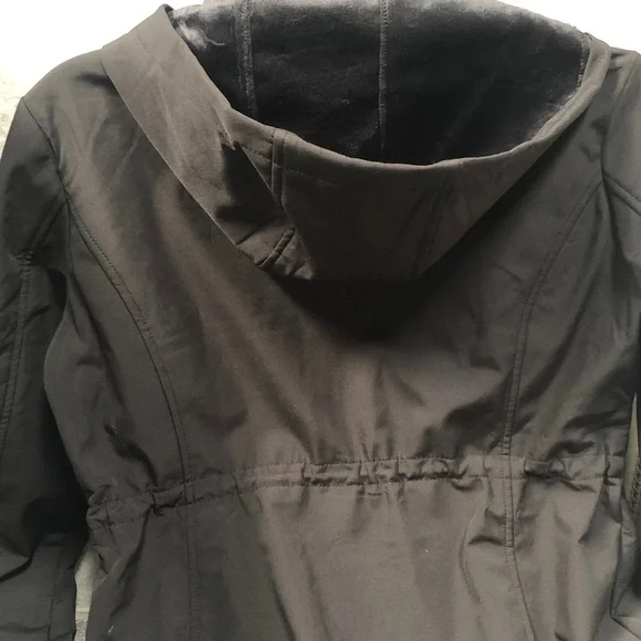 Woman’s Black Hooded Fur lined Jacket NWT - Picture 6 of 7